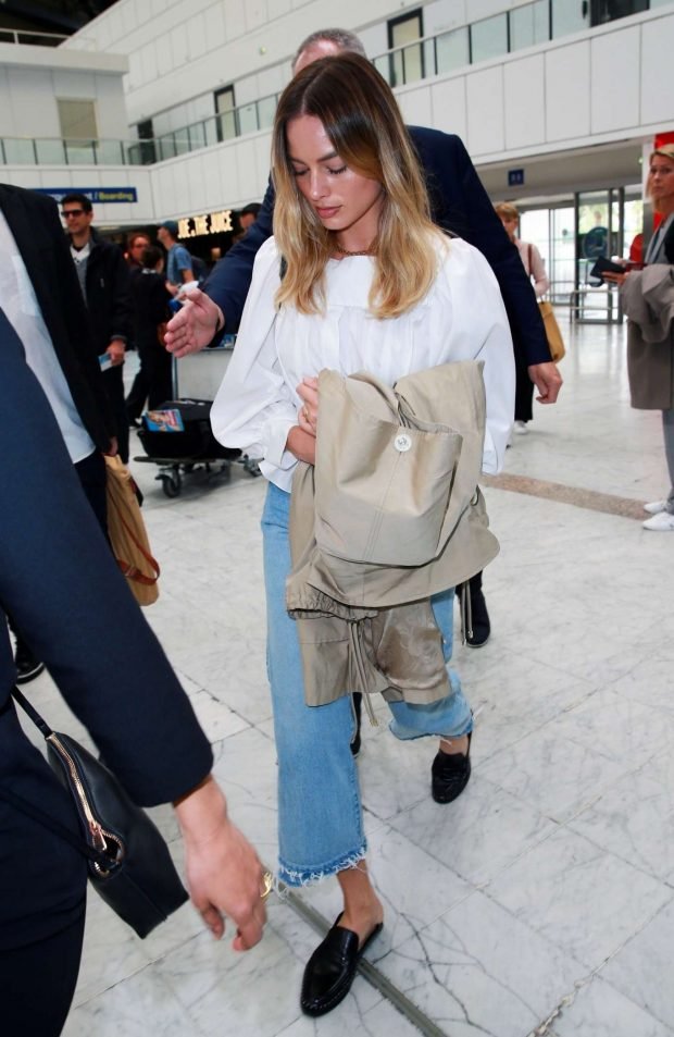 Margot Robbie: Arriving at Nice Airport-08