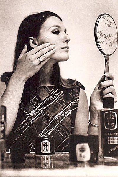 1965 год, первая реклама косметики с участием Мэй. 