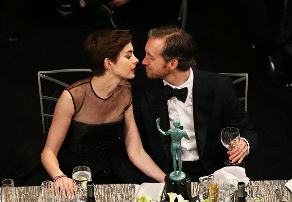 Энн Хэтэуэй и Адам Шульман на Screen Actors Guild Awards-2013