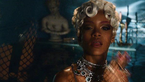 Премьера клипа: Rihanna - Pour It Up 3