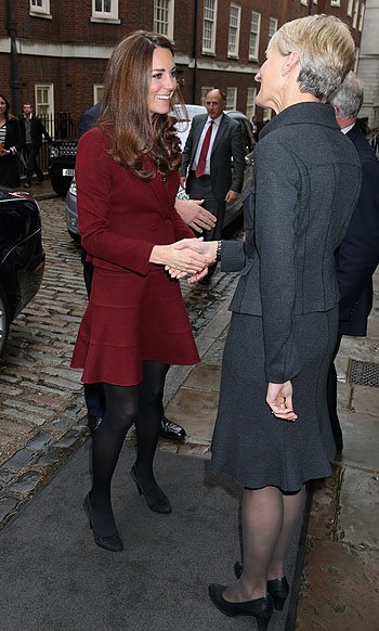 принц уилльям и герцогиня кэтрин впервые появились на публике в Лондоне после скандала