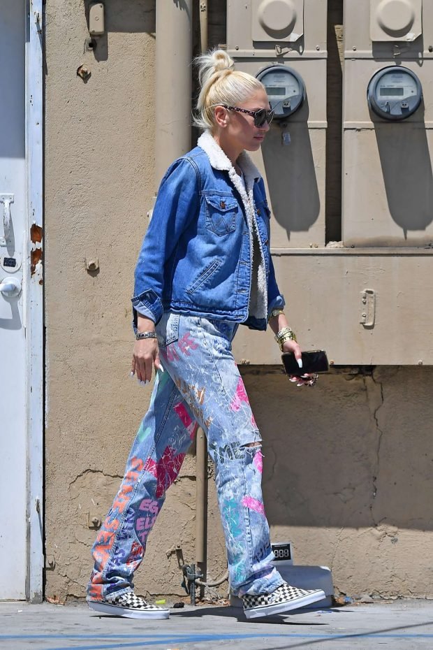 Gwen Stefani - Leaves a local salon in Beverly Hills