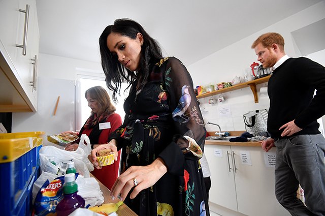 Меган Маркл и принц Гарри на благотворительной кухне в 2019 году