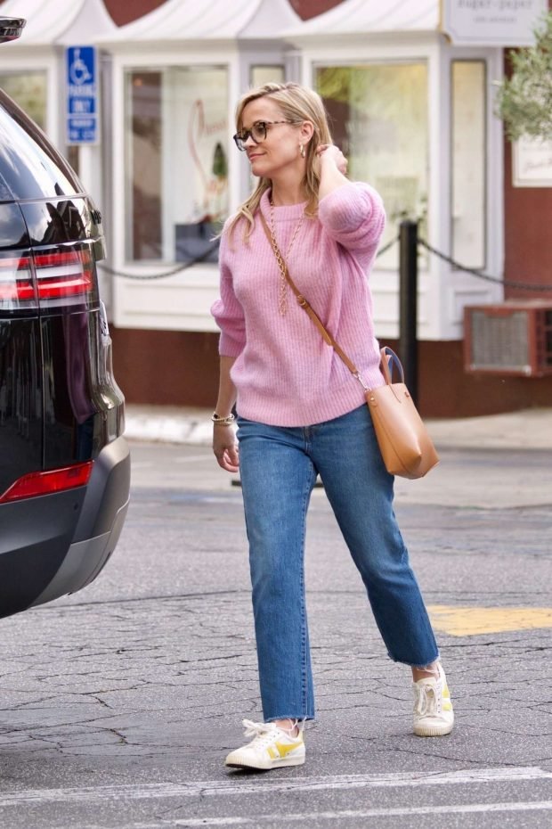 Reese Witherspoon: Out in Brentwood -06