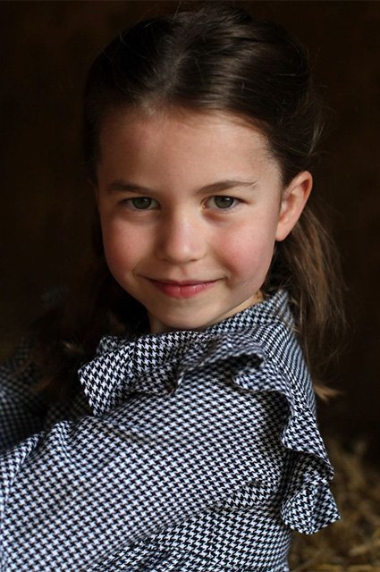 Портрет принцессы Шарлотты в честь ее пятого дня рождения