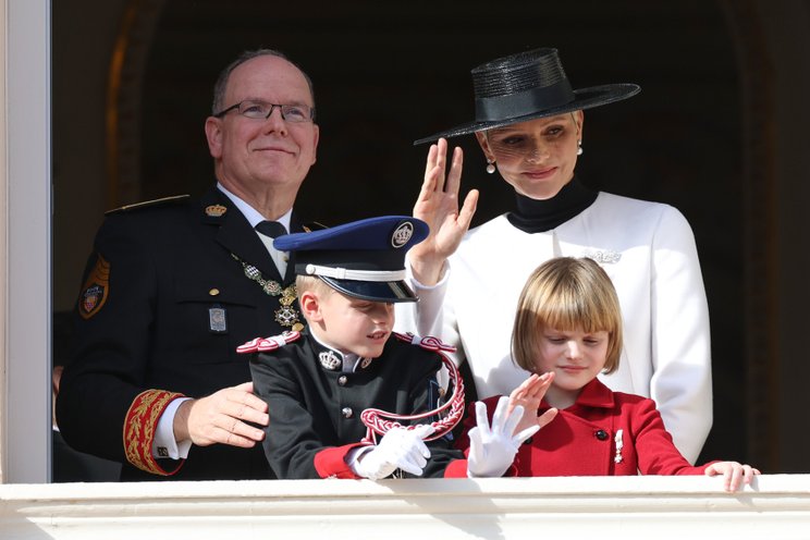 Князь Альбер II и княгиня Шарлен с детьми
