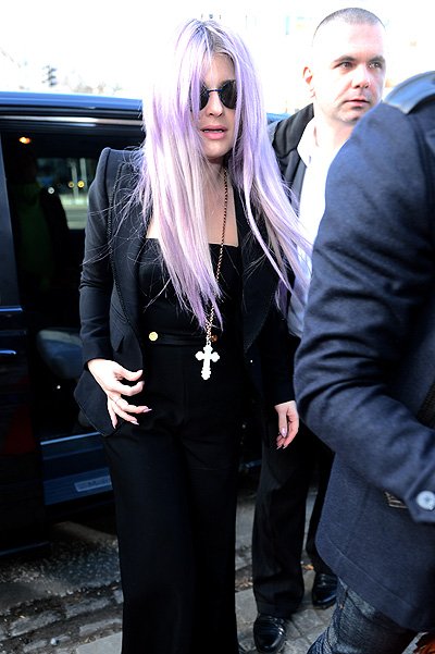 Келли Осборн обязана красить волосы в лиловый цвет по контракту