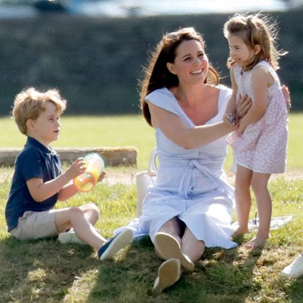Кейт Миддлтон с детьми: Джорджем и Шарлоттой
