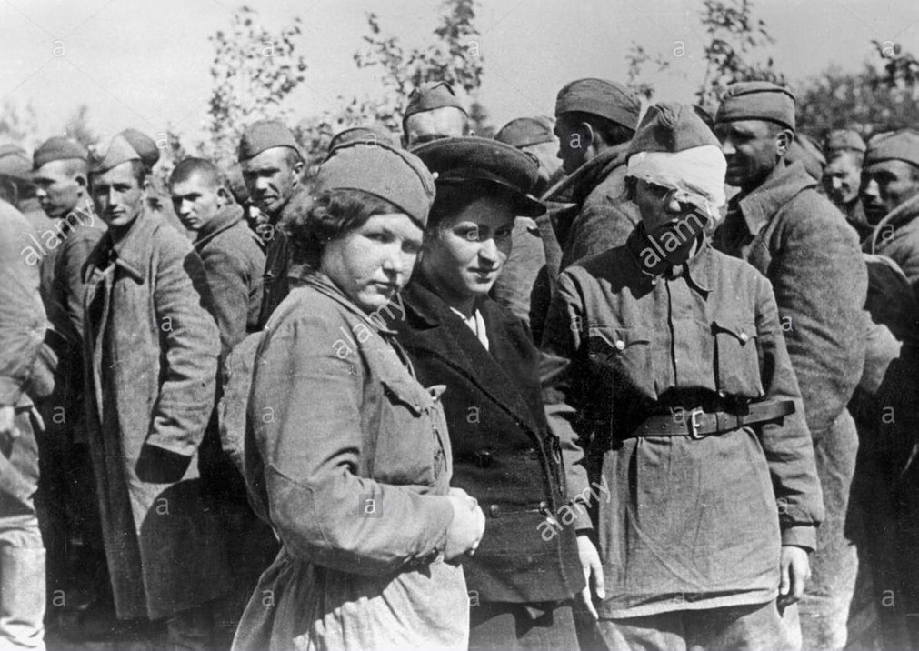 female-soviet-prisoners-of-war-on-the-eastern-front-1941-C459RJ.jpg