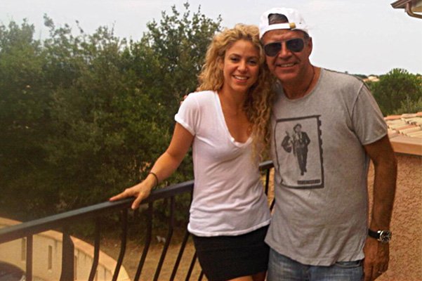 Шакира с отцом супруга - Жерара Пике во Франции