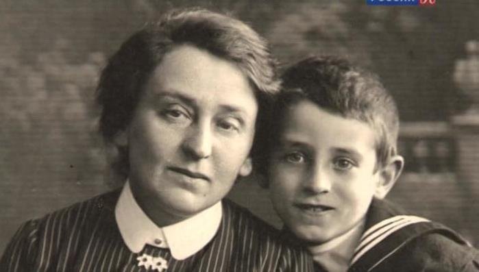Василий Гросман с матерью к письму (700x397, 27Kb)