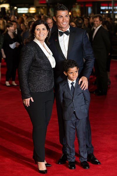 Криштиану Роналду с мамой Долорес Авейру и сыном Криштиану Роналду-младшим