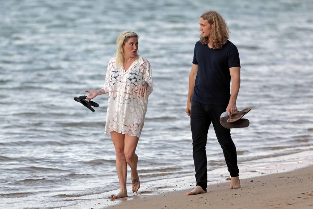 Kesha 2021 : Kesha – With her boyfriend Brad Ashenfelter while on vacation in Hawaii-08