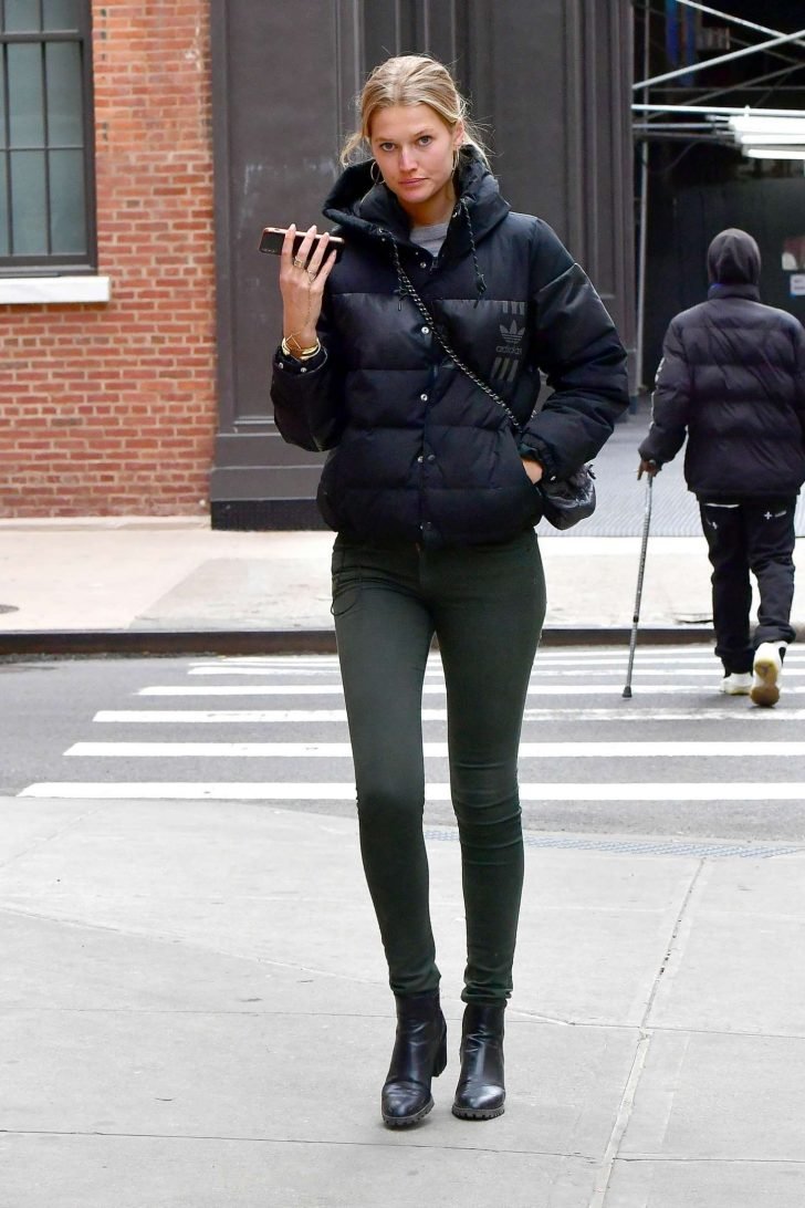 Toni Garrn: Out in New York -03