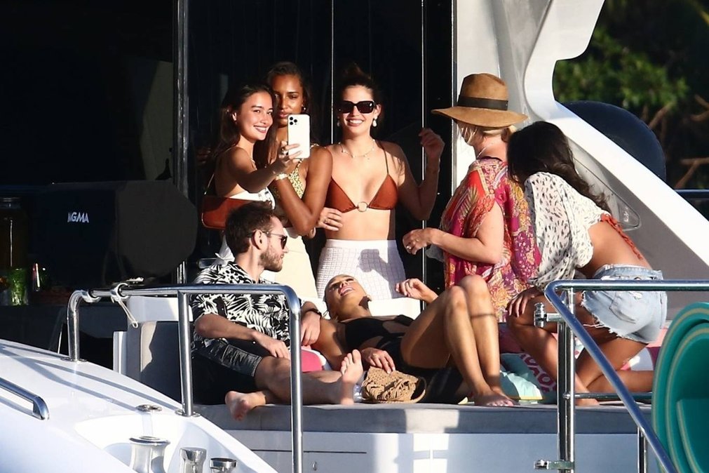 Sara Sampaio 2021 : Sara Sampaio, Shanina Shaik and Jasmine Tookes – The Victorias Secret yacht party in Miami Beach-37