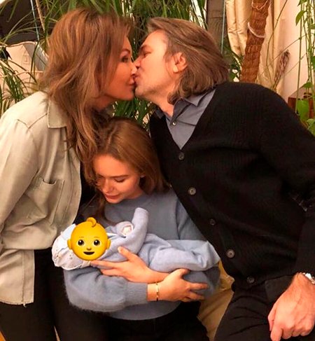 Дмитрий и Елена Маликовы с детьми