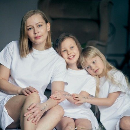 Юлия Пересильд с детьми
