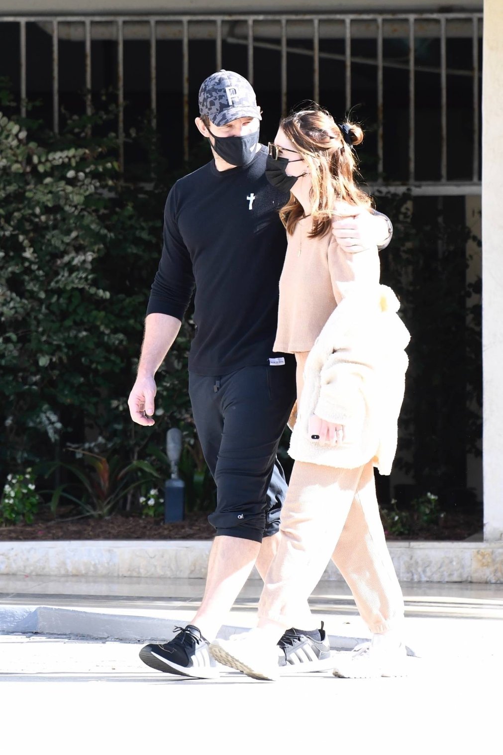Katherine Schwarzenegger 2020 : Chris Pratt and Katherine Schwarzenegger – Out for a walk in Brentwood-15