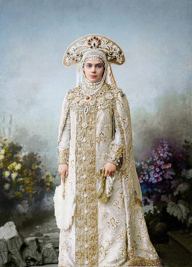 Великолепие костюмированного бала Романовых в раскрашенных фотографиях 1903 года 14