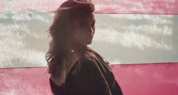 Кадры из видеоклипа Рианны American Oxygen
