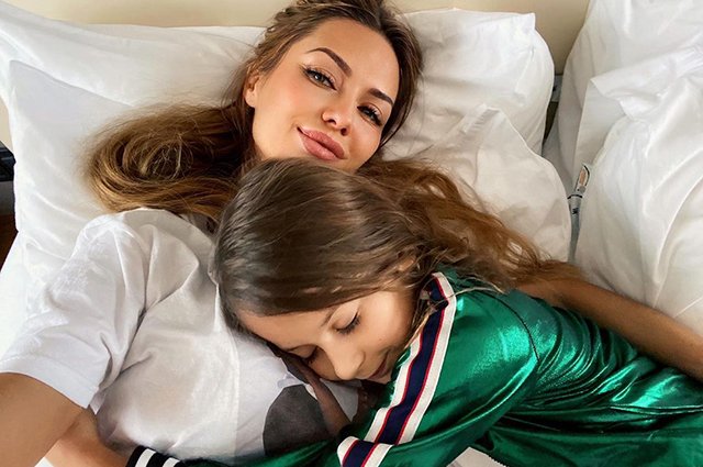 Виктория Боня с дочерью Анджелиной 