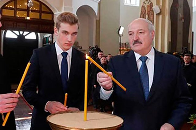 Александр Лукашенко с сыном Николаем