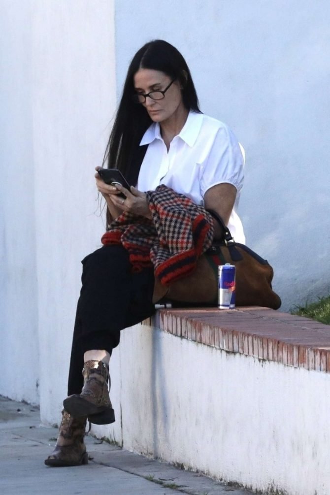 Demi Moore: Out in Los Angeles -01