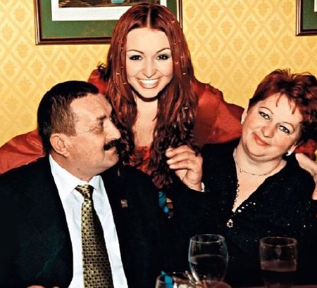 Катя Лель с родителями