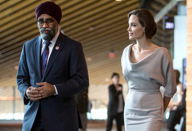 Министр национальной обороны Канады Харджит Сингх Саджан и Анджелина Джоли