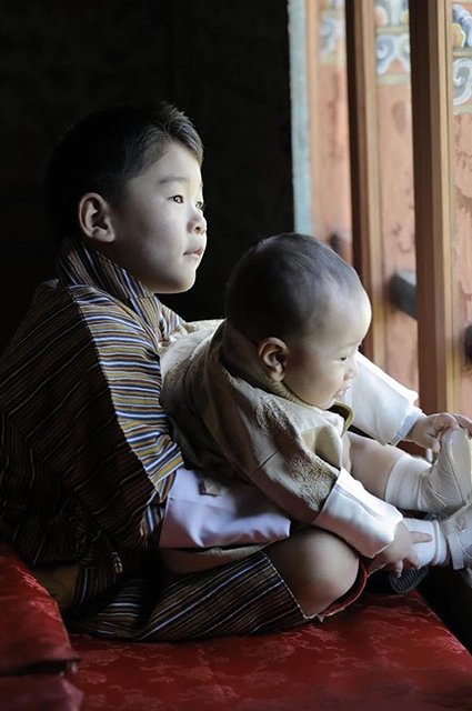 Сыновья короля Бутана Джигме Кхесара Вангчука