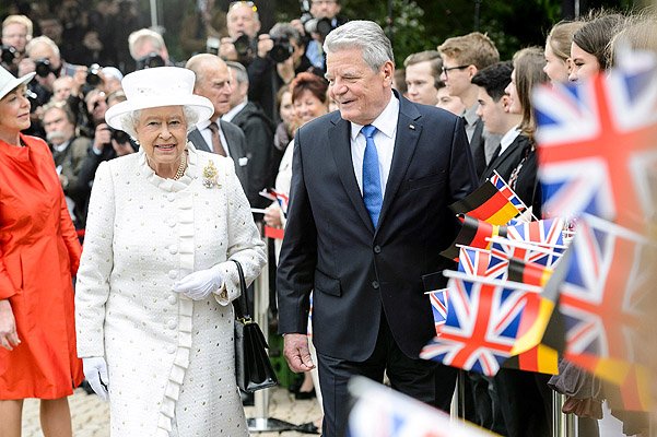 Королева Елизавета II и президент Йоахим Гаук