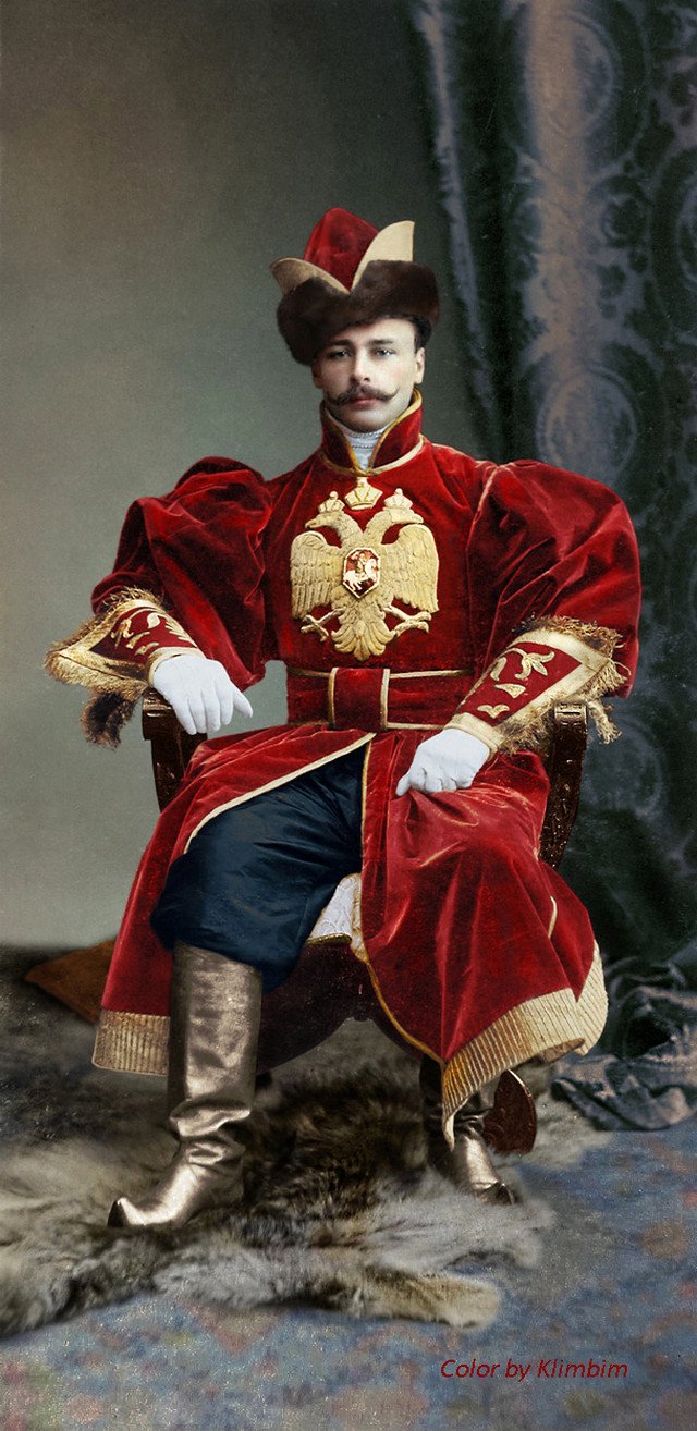 Великолепие костюмированного бала Романовых в раскрашенных фотографиях 1903 года 11