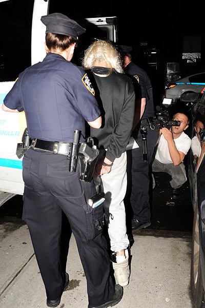 вчерашний арест Аманды Байнс в Нью-Йорке