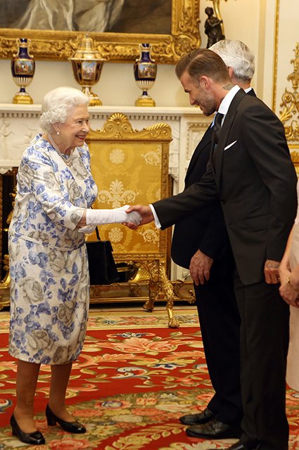 Королева Елизавета II и Дэвид Бекхэм, 2016 год