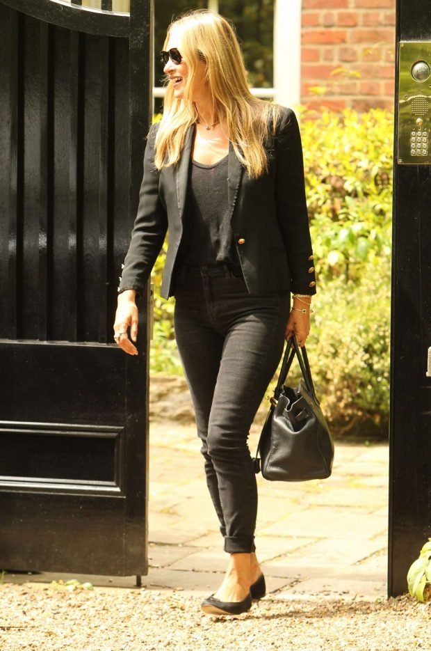 Kate Moss: Leaving her home in London-02