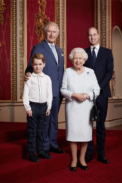 Принц Джордж, принц Чарльз, принц Уильям, королева Елизавета II