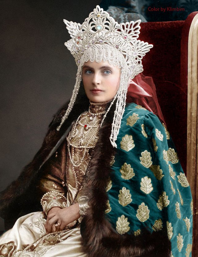 Великолепие костюмированного бала Романовых в раскрашенных фотографиях 1903 года 20