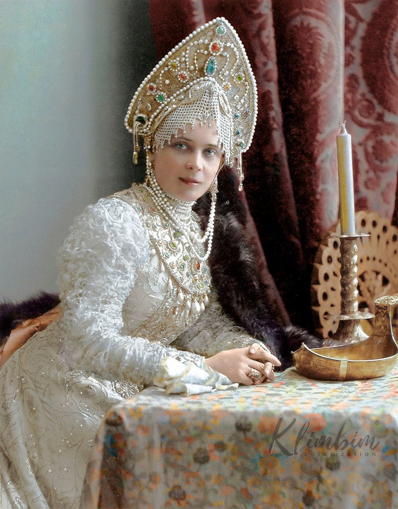 Великолепие костюмированного бала Романовых в раскрашенных фотографиях 1903 года 22