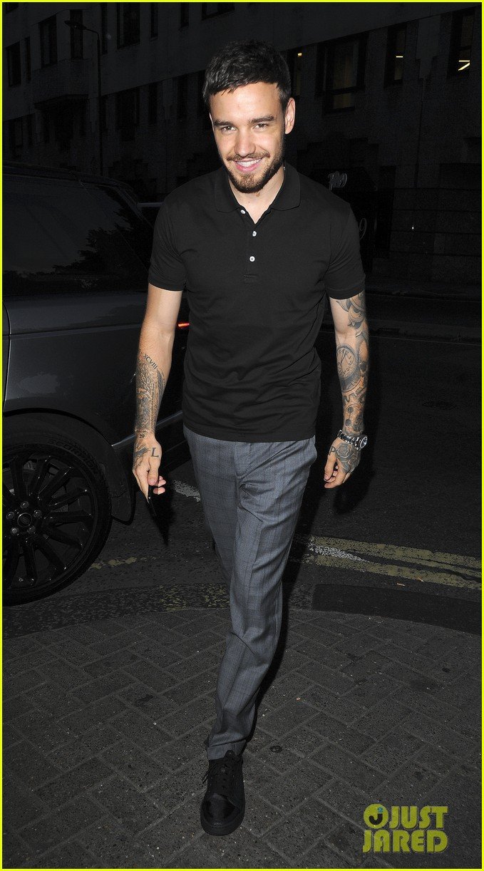 liam payne is all smiles during night out with friends in london 014117531