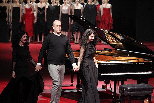 Питер Коппинг с пианистками Кэти и и Мариэль Лабек 