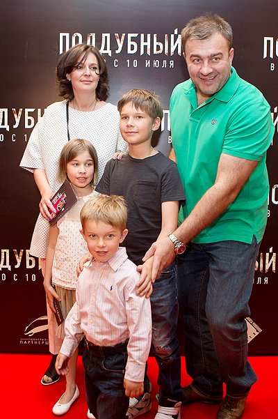 Пореченков михаил с женой и детьми фото