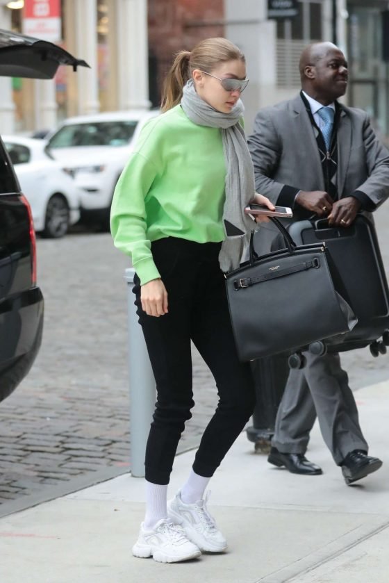 Gigi Hadid: Arriving at her apartment in Manhattan -01