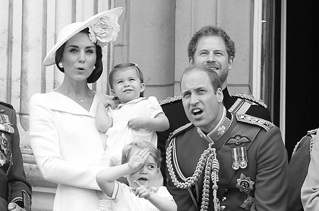 Кейт Миддлтон и принц Уильям с детьми на параде по случаю 90-летия Елизаветы II