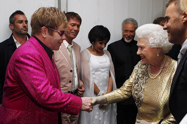 Элтон Джон и королева Елизавета II, 2012 год