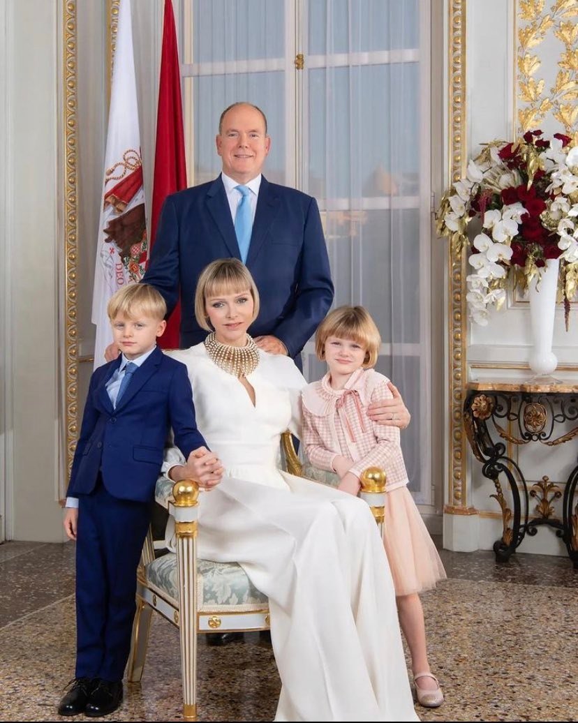 Князь Альбер II и княгиня Шарлен с детьми