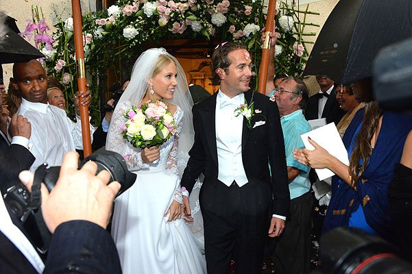 Афина Онассис с супругом на свадьбе сестры