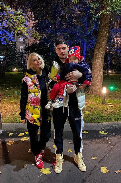 Лера Кудрявцева и Игорь Макаров с дочерью Машей