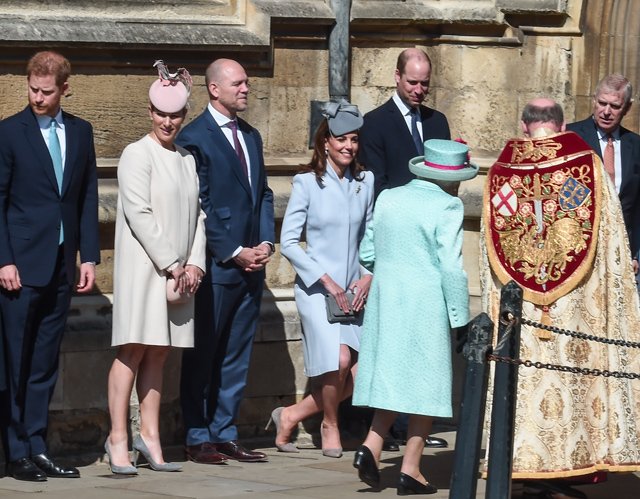 Кейт Миддлтон приветствует королеву Елизавету II