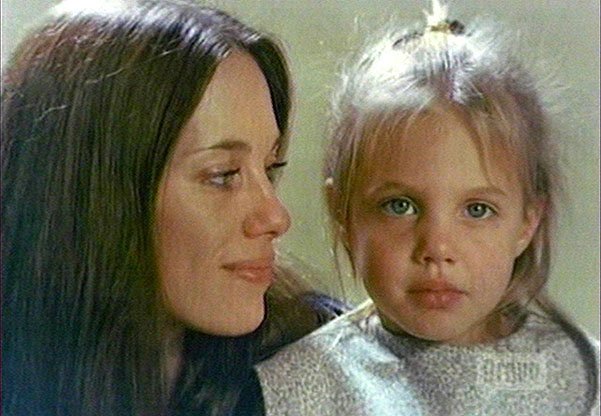 Анджелина Джоли сыграет свою мать в биографическом фильме