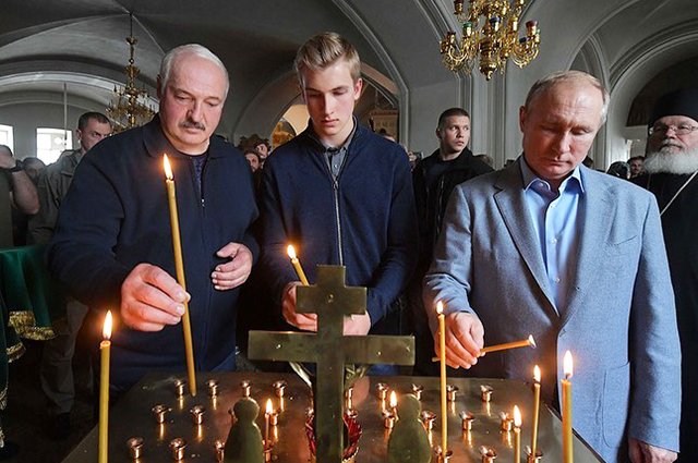 Александр Лукашенко с сыном Николаем и Владимиром Путиным